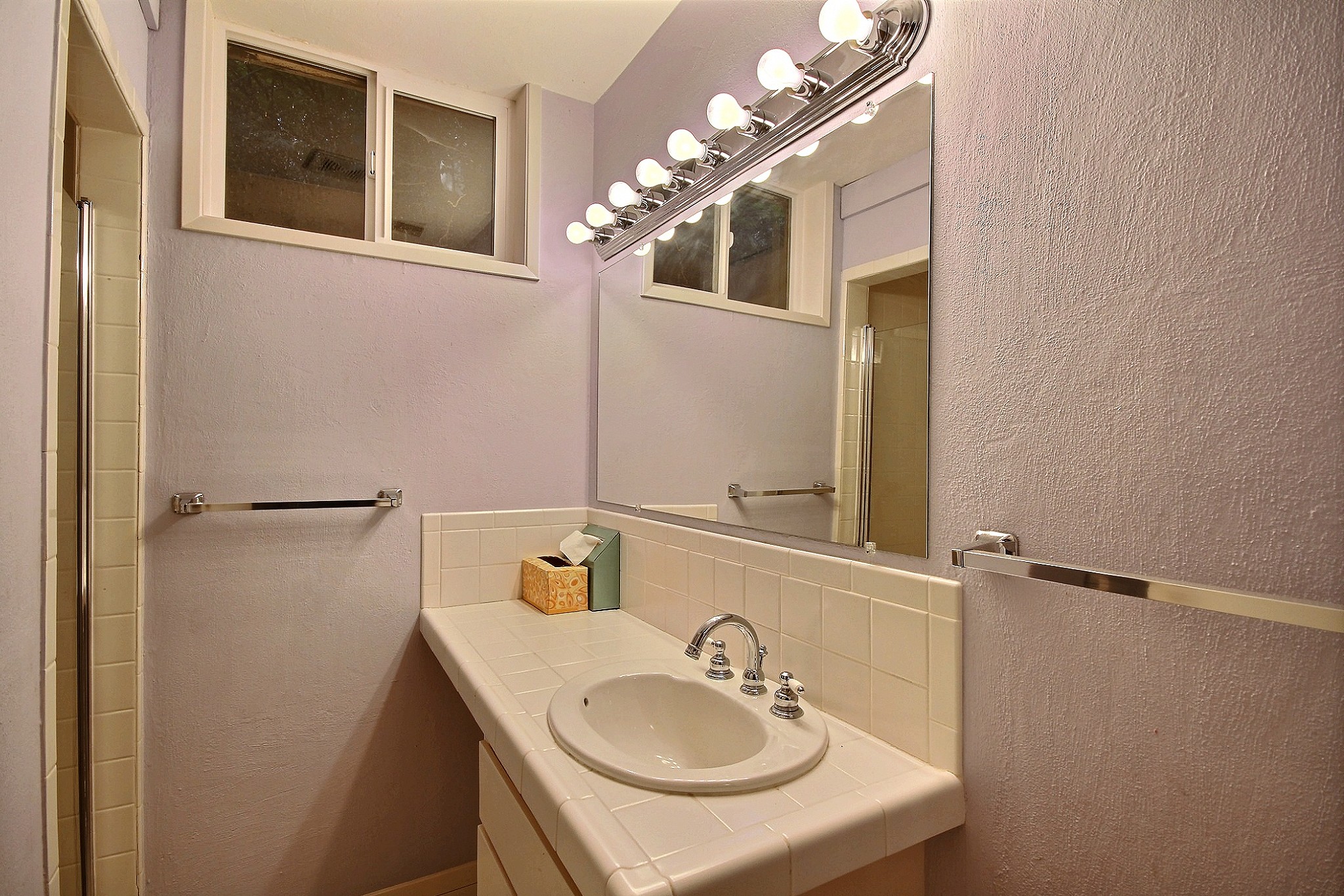 exposio_17_bathroom_2_01_3435_sw_gale_av